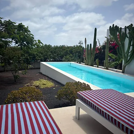 Casa En El Mar Con Infinity Pool Вилла