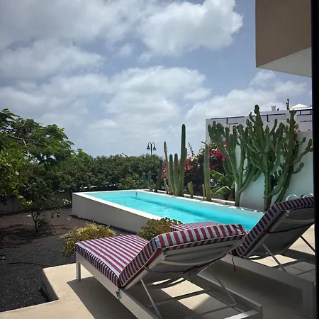 Вилла Casa En El Mar Con Infinity Pool Пунта-де-Мухерес